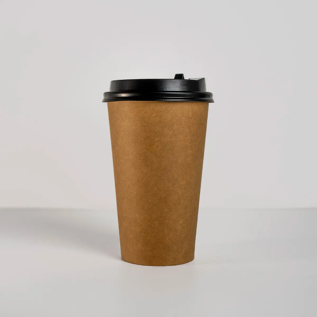 Set de 50 Vasos Kraft + Tapa Plástica (16oz)